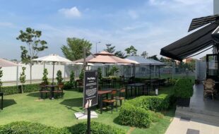 Waterproof Patio Umbrella
DeconDesigns’ Waterproof Patio Umbrellas in Malaysia provide reliable protection against sun and rain while adding elegance to patios, gardens, and commercial outdoor spaces. Made with durable, waterproof fabrics and robust frames, these umbrellas withstand Malaysia’s tropical climate, including heavy rain and strong winds. Available in various sizes, shapes, and colors, they offer versatile shading solutions for relaxation, dining, or outdoor entertainment. Easy to operate, adjust, and maintain, our Waterproof Patio Umbrellas create comfortable, inviting outdoor spaces while maintaining durability and style. Perfect for residential and commercial use, DeconDesigns ensures every umbrella combines practicality, premium quality, and aesthetic appeal for long-lasting outdoor performance in Malaysia.
please visit our website at www.decondesigns.com  or contact us via WhatsApp at +60167960331