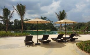 Outdoor Umbrella Malaysia
Discover the perfect Outdoor Umbrella in Malaysia with DeconDesigns. Our collection blends style, durability, and practicality, making it ideal for patios, gardens, cafes, and resorts. Designed to withstand Malaysia’s tropical weather, our umbrellas are crafted with high-quality, weather-resistant fabrics and sturdy frames that resist wind, rain, and sun damage. Easy to open, close, and tilt, these umbrellas provide versatile shading solutions for your outdoor space. Available in multiple sizes, shapes, and colors, our umbrellas complement any setting, from cozy home gardens to commercial outdoor areas. Whether you need protection from intense sunlight or light rain, our Outdoor Umbrellas provide a comfortable, shaded area to relax or entertain. With DeconDesigns’ expertise in outdoor furniture, you can trust that every umbrella combines functionality, elegance, and long-lasting quality. Elevate your outdoor experience in Malaysia with our stylish and reliable umbrellas.
